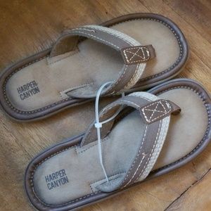 2 Boy's Harper Canyon memory foam flip flops